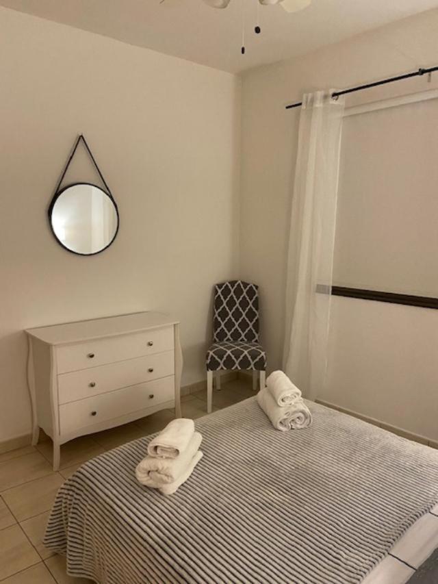 1 Bedroom Garden Flat, Sleeps 4 パ フォス エクステリア 写真