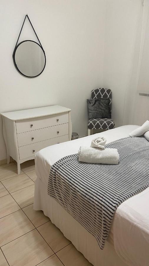 1 Bedroom Garden Flat, Sleeps 4 パ フォス エクステリア 写真
